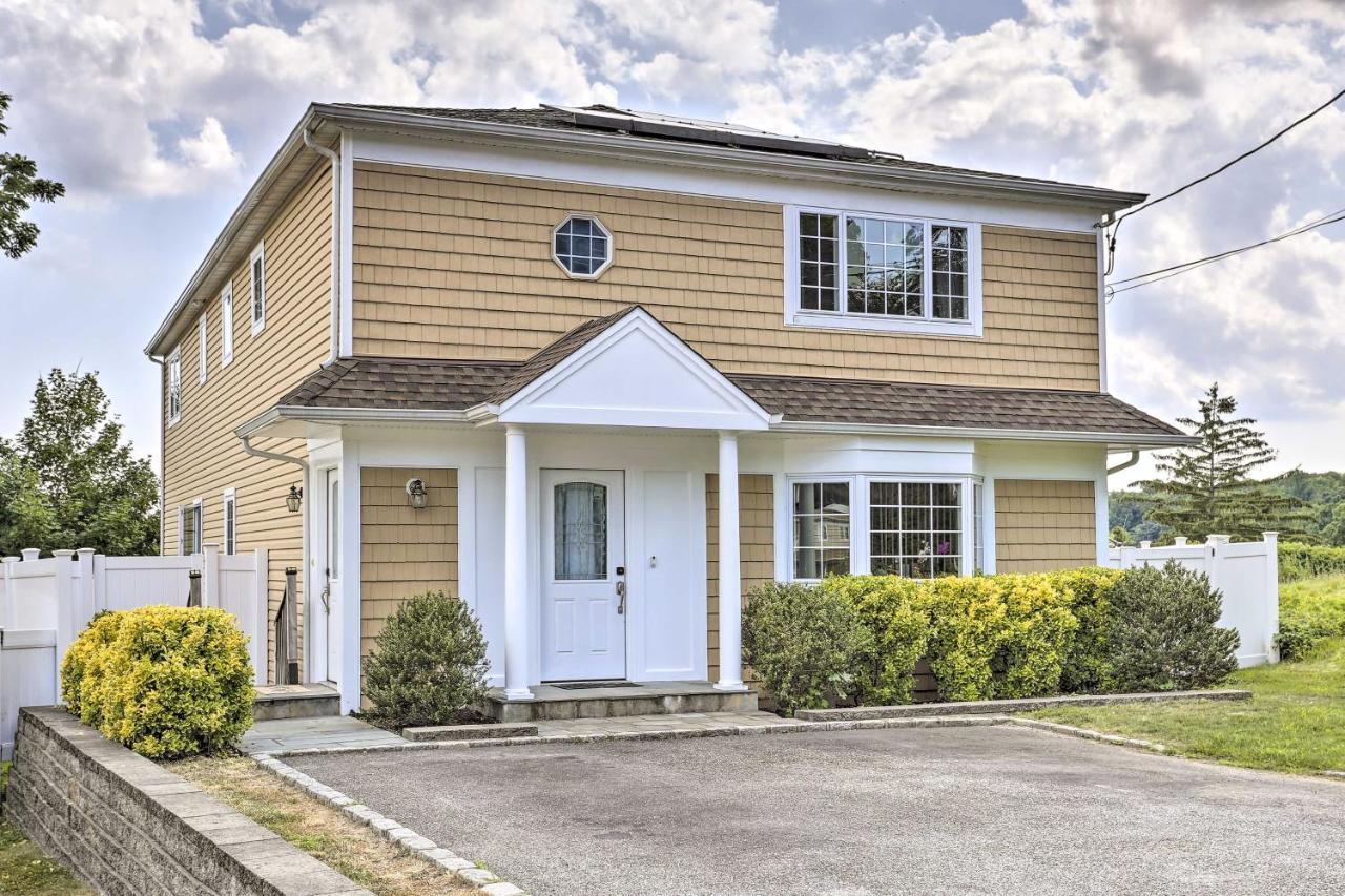Ideally Located Glen Cove Apartment! Exterior photo