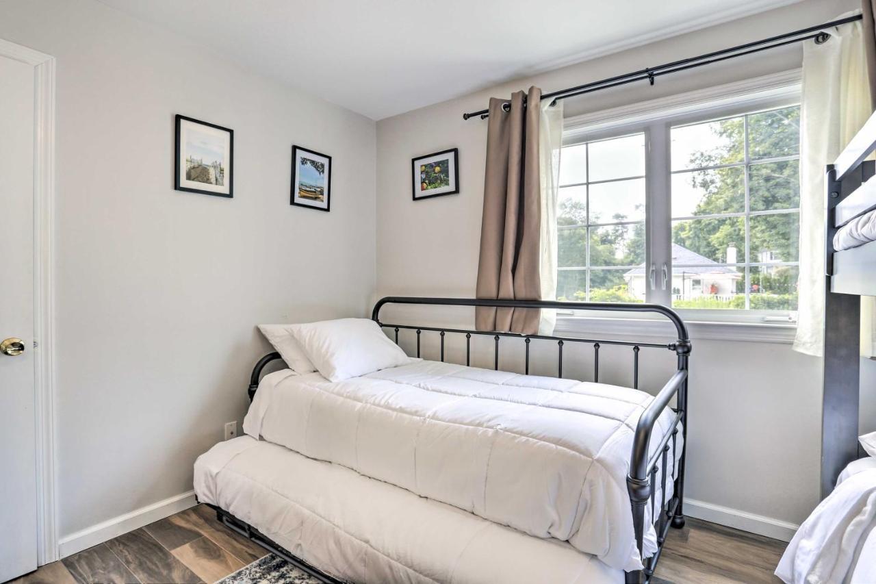 Ideally Located Glen Cove Apartment! Exterior photo